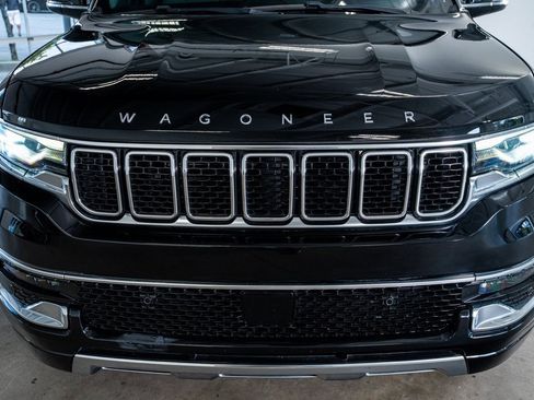 Used 2023 Jeep Wagoneer Series III w/ Preferred Equipment Group image 15