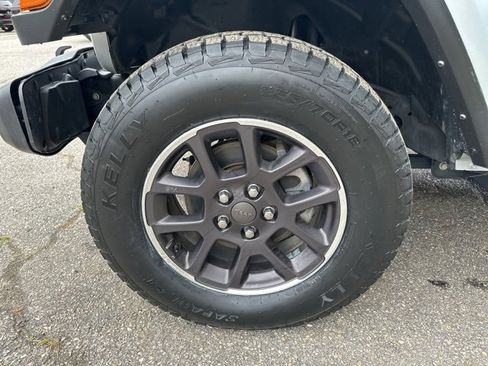 Used 2023 Jeep Gladiator Overland image 31