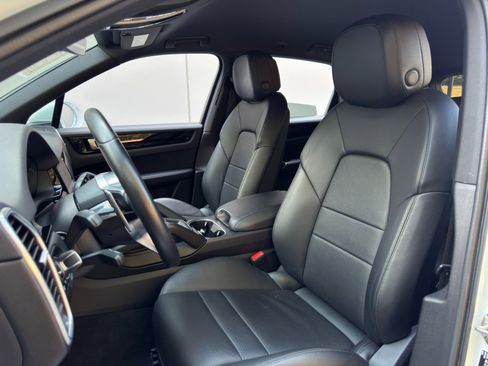 Used 2020 Porsche Cayenne image 39