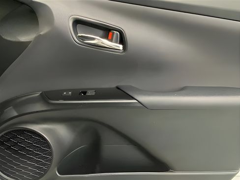 Used 2022 Toyota Prius LE image 15