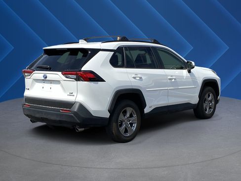 Used 2023 Toyota RAV4 LE AWD/4WD image 3