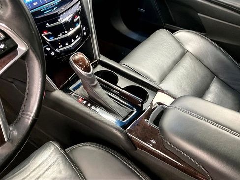 Used 2017 Cadillac XTS Luxury image 16