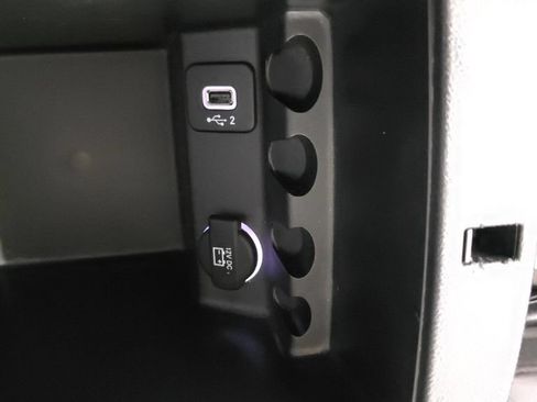 Used 2019 Jeep Cherokee Limited AWD/4WD image 23