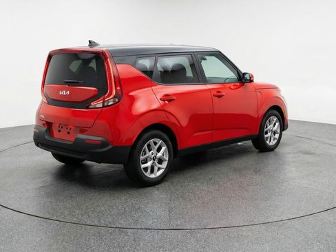 Used 2025 Kia Soul LX w/ LX Technology Package FWD image 9