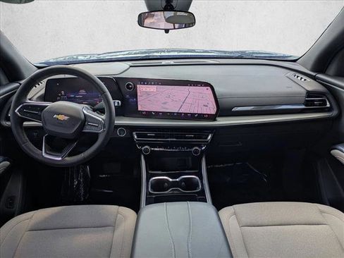 Used 2025 Chevrolet Traverse LT FWD image 18