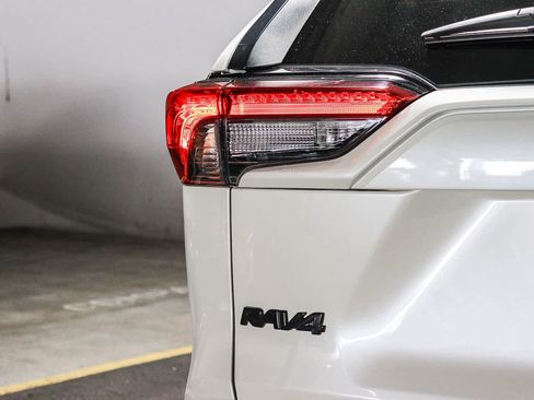 Used 2022 Toyota RAV4 XLE Premium FWD image 11