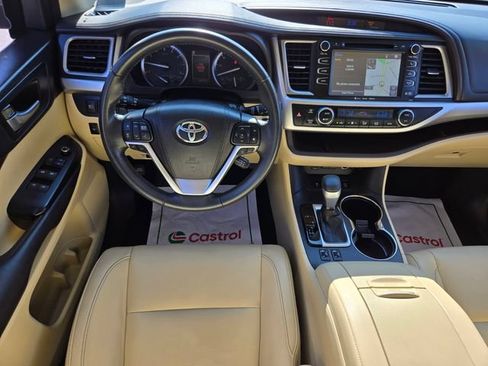 Used 2017 Toyota Highlander XLE AWD/4WD image 14