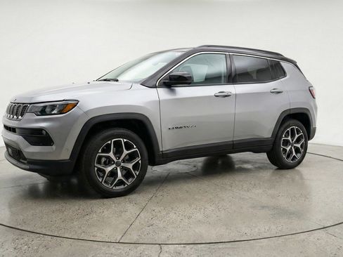 Used 2025 Jeep Compass Limited image 3