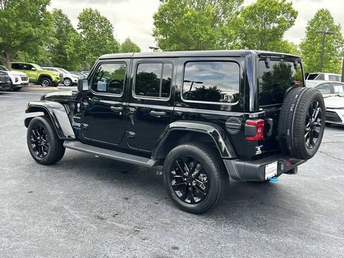 Used 2022 Jeep Wrangler Unlimited Sahara w/ Cold Weather Group AWD/4WD image 6