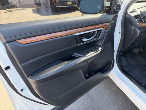 Used 2020 Honda CR-V Touring image 25