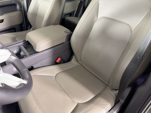 Used 2023 Land Rover Defender 110 SE image 19