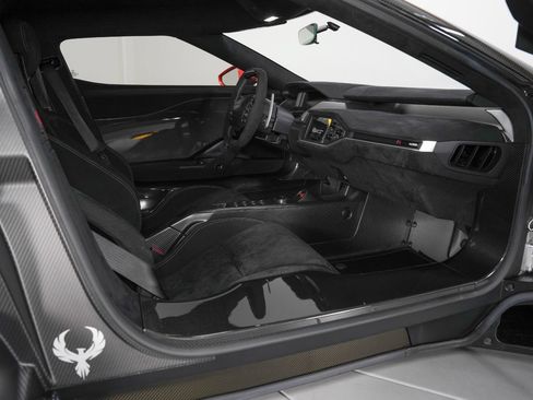 Used 2019 Ford GT RWD image 2