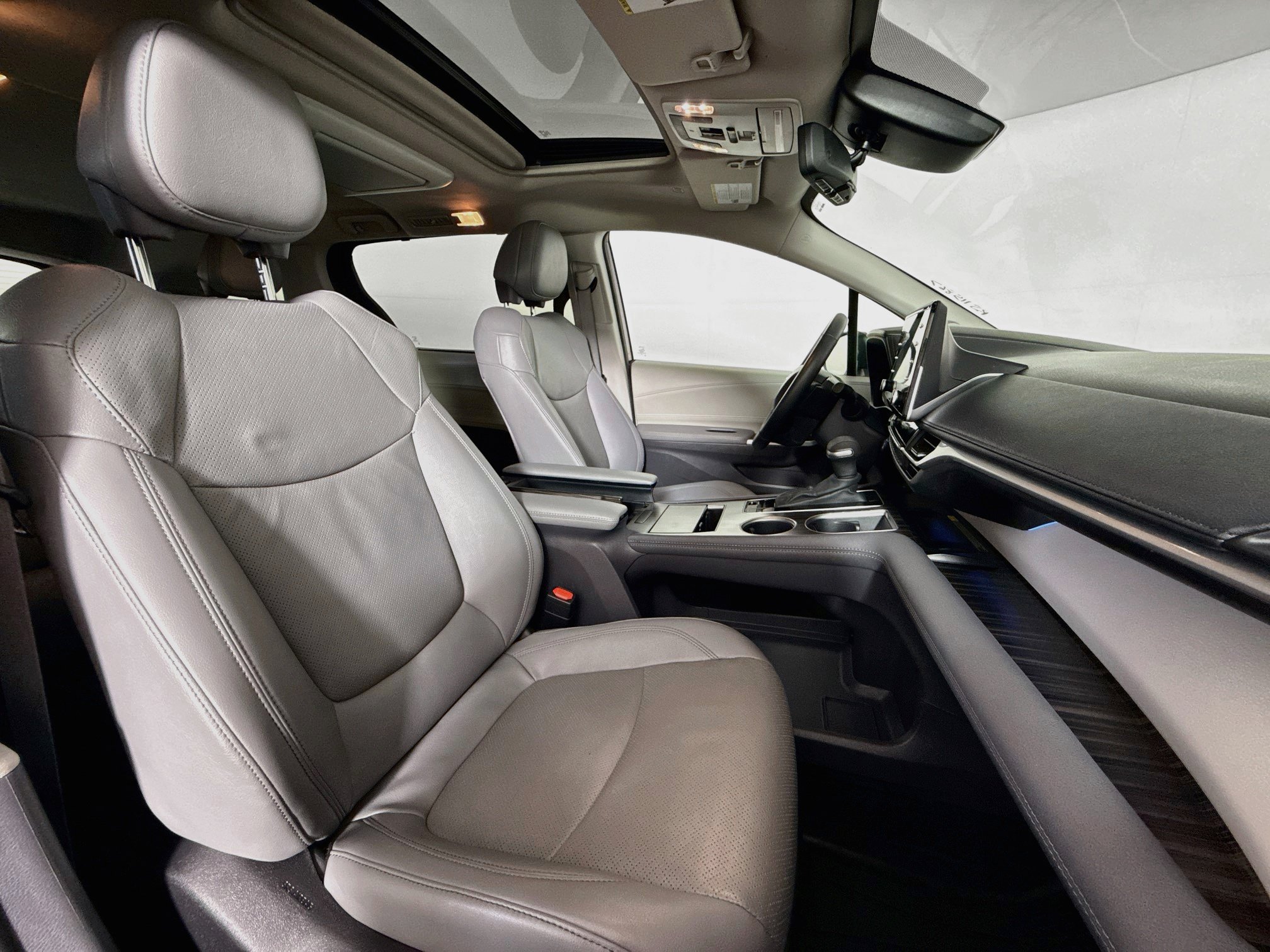 Certified 2024 Toyota Sienna Limited AWD/4WD image 29