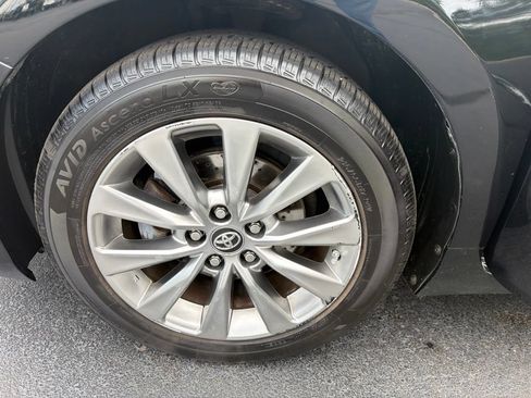 Used 2016 Toyota Camry XLE w/ Moonroof Package FWD image 12