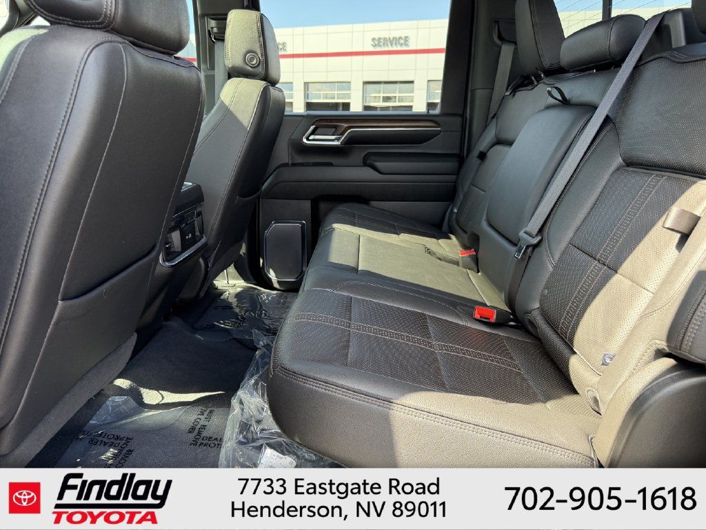 Used 2024 Chevrolet Silverado 3500 High Country w/ Technology Package AWD/4WD image 7