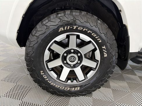 Used 2022 Toyota 4Runner TRD Off-Road Premium AWD/4WD image 12