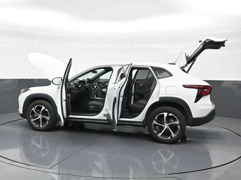 Used 2024 Chevrolet Trax RS w/ Driver Confidence Package FWD image 30