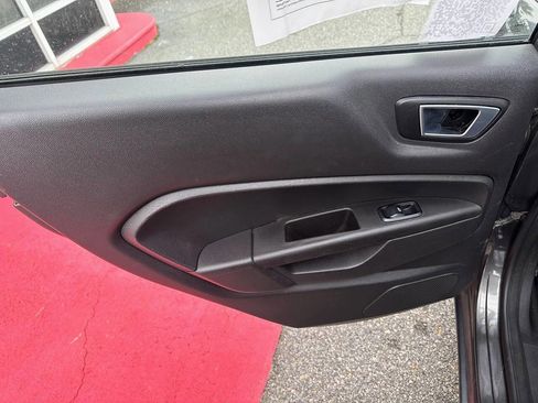 Used 2015 Ford Fiesta SE image 14