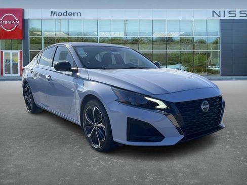 New 2025 Nissan Altima 2.5 SR image 3