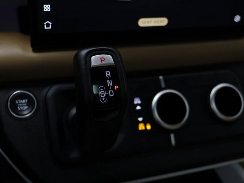 Used 2025 Land Rover Defender 110 X-Dynamic SE image 13