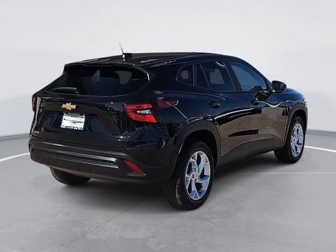 New 2026 Chevrolet Trax LS w/ LS Convenience Package FWD image 3