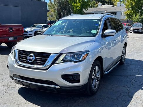 Used 2017 Nissan Pathfinder S image 5