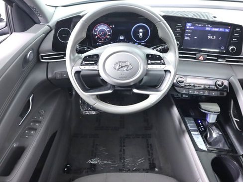 Used 2022 Hyundai Elantra SEL w/ Convenience + Premium Package FWD image 31