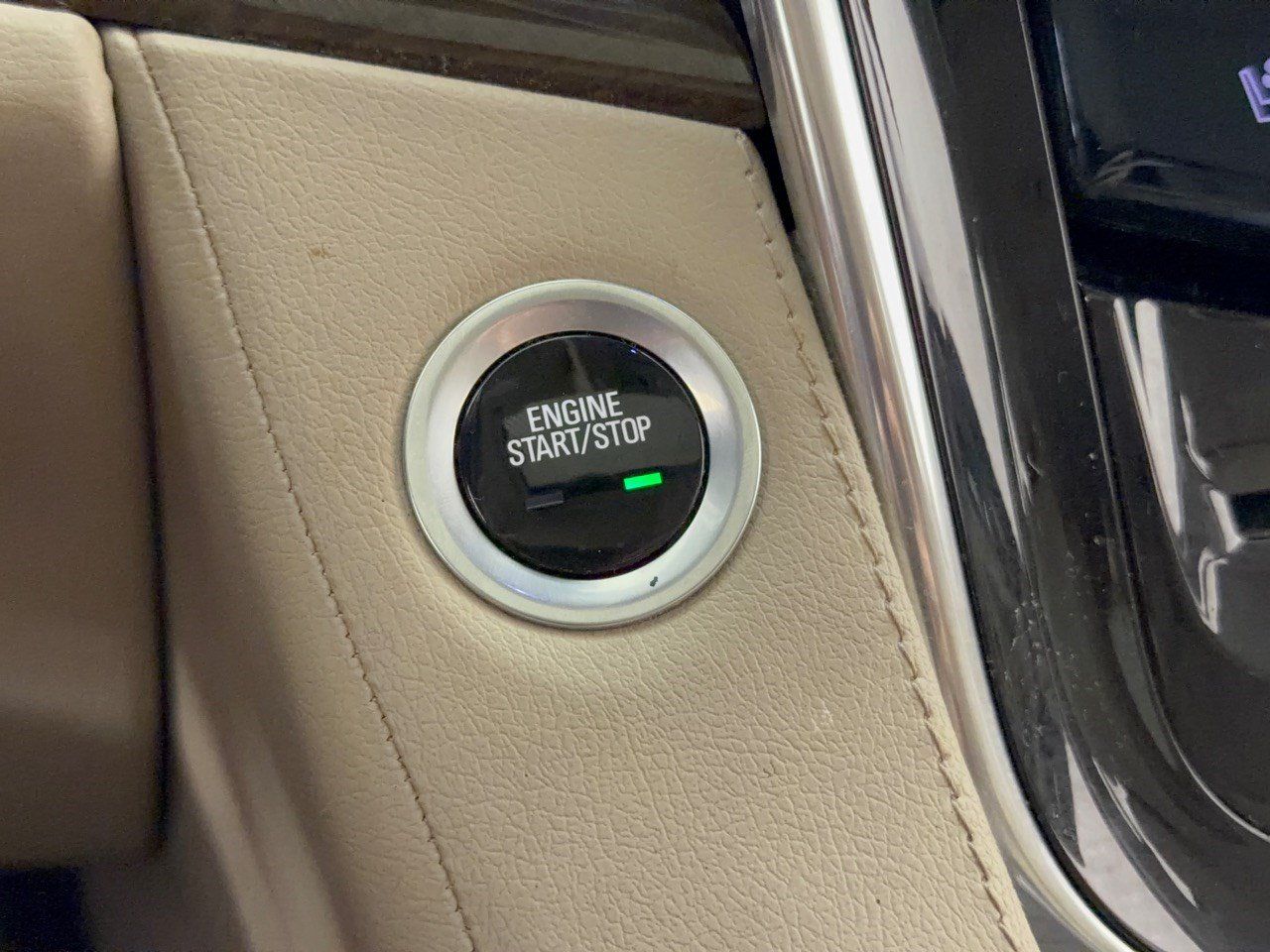 Used 2018 Cadillac Escalade Luxury AWD/4WD image 20