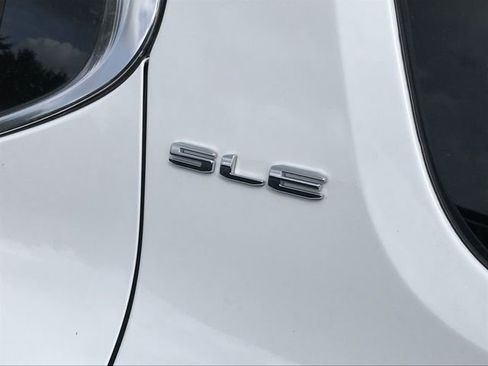 Used 2022 GMC Acadia SLE w/ Driver Convenience Package AWD/4WD image 11
