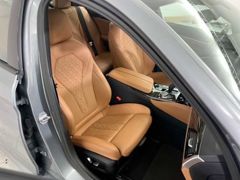 Used 2023 BMW 530e w/ M Sport Package image 26