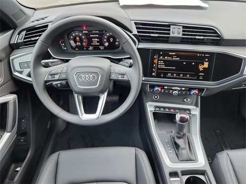 New 2025 Audi Q3 2.0T Premium image 26
