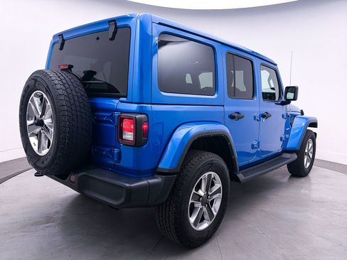 Used 2022 Jeep Wrangler Unlimited Sahara w/ Cold Weather Group AWD/4WD image 16