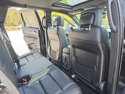 Used 2021 Jeep Grand Cherokee Limited image 11