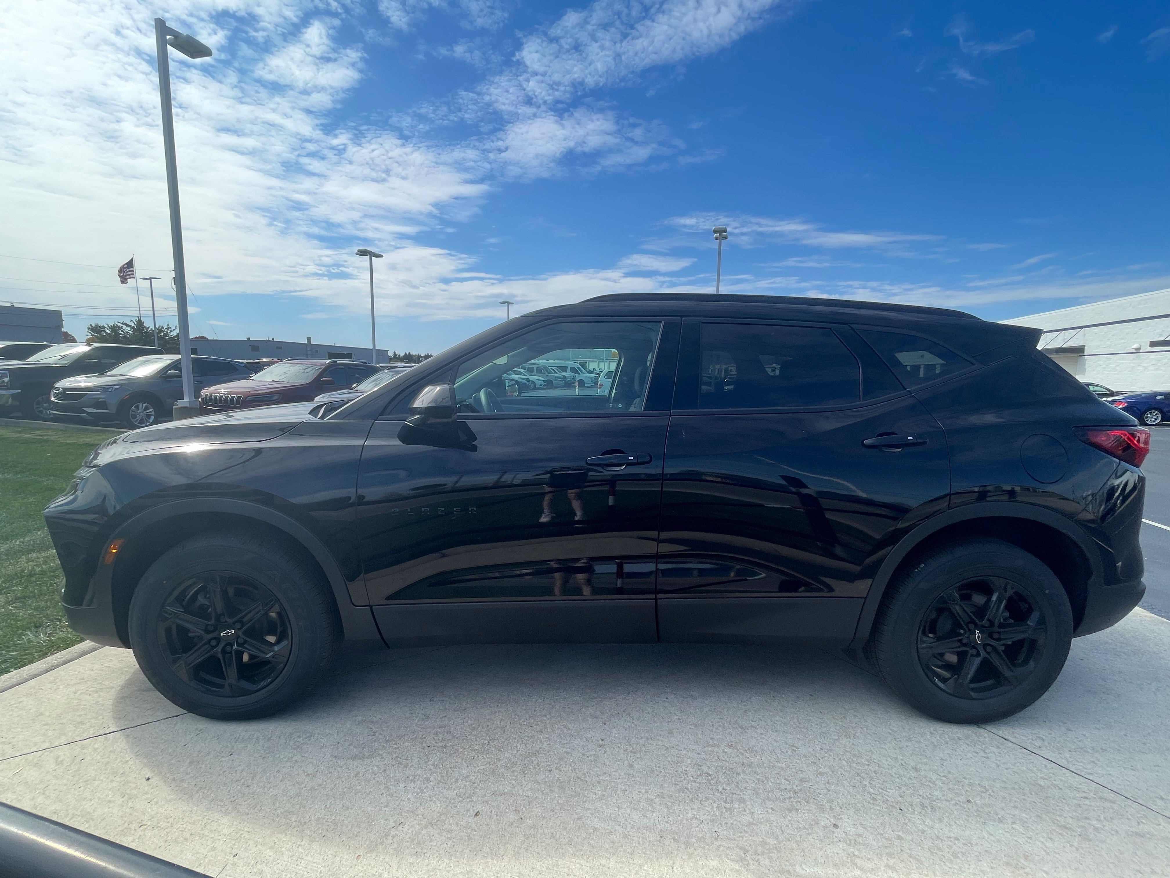 Used 2023 Chevrolet Blazer LT w/ Midnight/Sport Edition FWD image 4