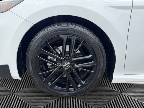 Used 2025 Toyota Camry SE FWD image 15