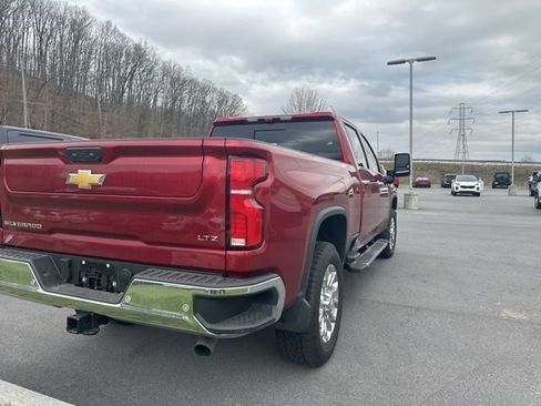 Used 2025 Chevrolet Silverado 2500 LTZ w/ LTZ Plus Package image 9