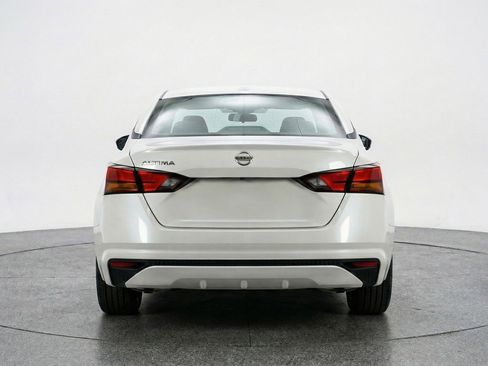 Used 2025 Nissan Altima 2.5 SV image 6