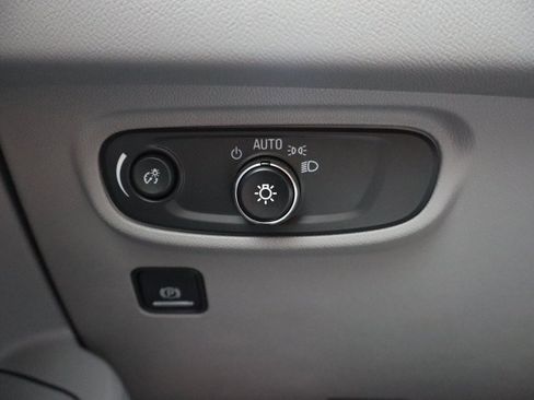 Used 2022 GMC Terrain SLE w/ Driver Convenience Package image 16