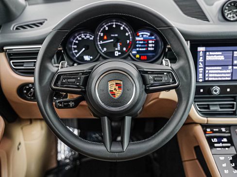 Certified 2026 Porsche Macan AWD/4WD image 17