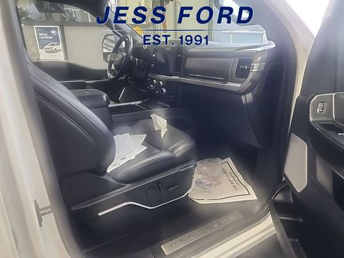 Used 2025 Ford F450 Platinum w/ FX4 Off-Road Package image 7