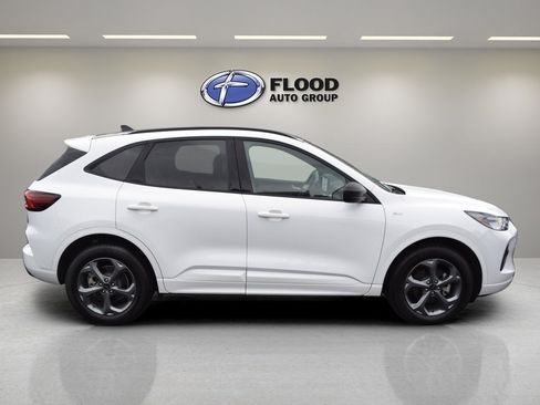 Used 2023 Ford Escape ST-Line w/ Tech Pack #1 AWD/4WD image 3