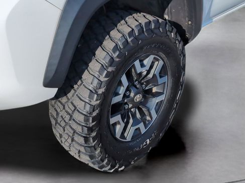 Used 2020 Toyota Tacoma TRD Off-Road w/ TRD Premium Off Road Package image 11