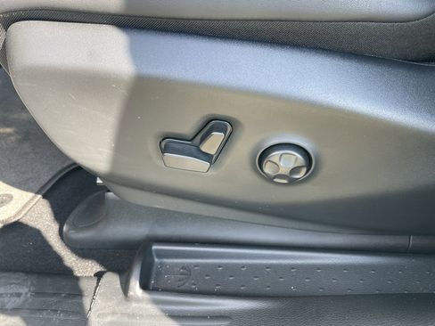 Used 2024 Chrysler Pacifica Touring-L w/ S Appearance Package image 28