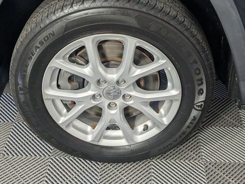 Used 2016 Jeep Cherokee Latitude w/ Comfort & Sound Group image 8