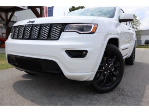Used 2022 Jeep Grand Cherokee Laredo X AWD/4WD image 15