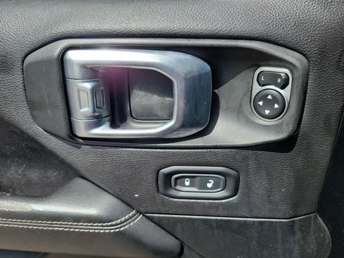 Used 2020 Jeep Wrangler Unlimited Sahara w/ Cold Weather Group AWD/4WD image 28