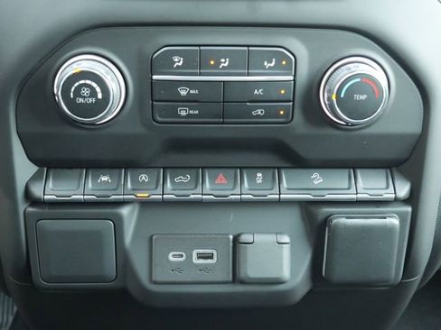 Used 2022 Chevrolet Silverado 1500 Custom Trail Boss AWD/4WD image 20