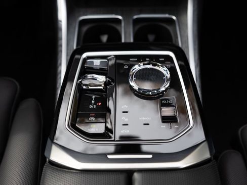 Used 2024 BMW 760i xDrive w/ Premium Package 2 image 36