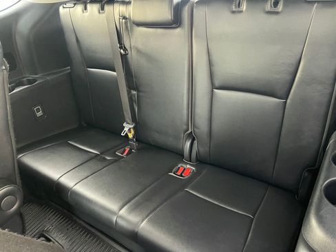 Used 2021 Toyota Highlander XLE AWD/4WD image 25