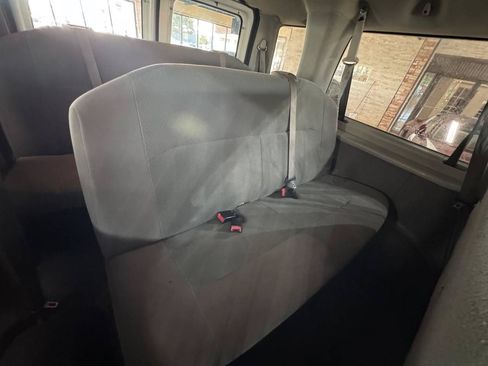 Used 2006 Ford E-350 and Econoline 350 XL RWD image 14